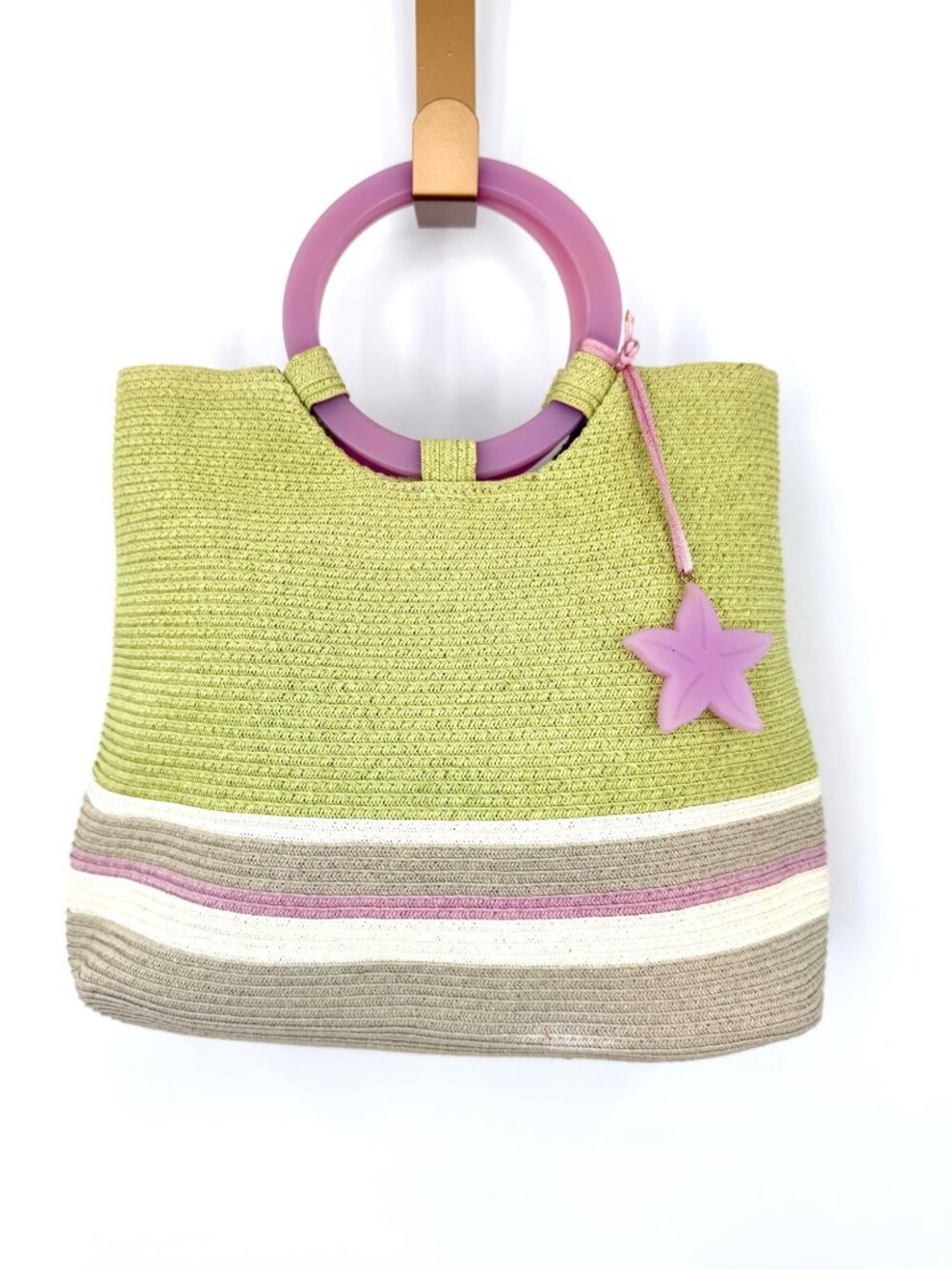 LIZ CLAIBORNE GREEN PURPLE GRAY WHITE STRAW PURSE W/ RING HANDLES & STARFISH CHA